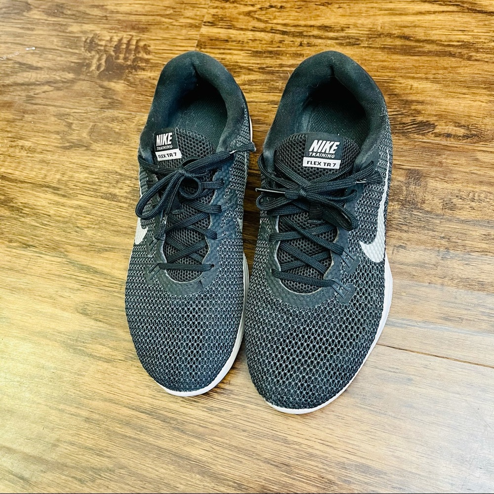 Nike black sneaker training flex TR7 size 7.5